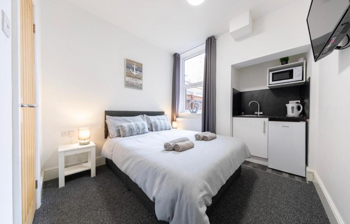 Megs Island Guest House Cleethorpes Dış mekan fotoğraf